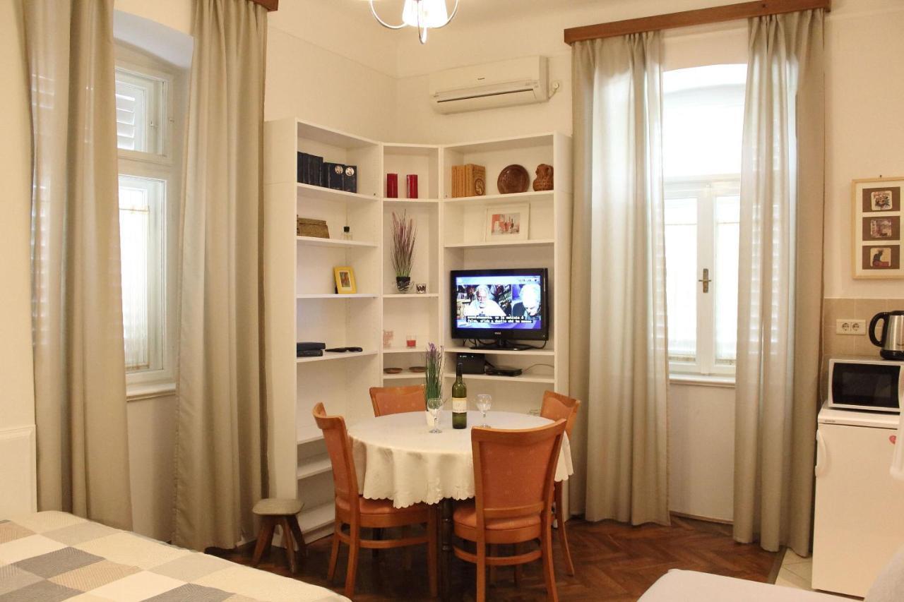 Apartments Rezine 洛夫兰 外观 照片